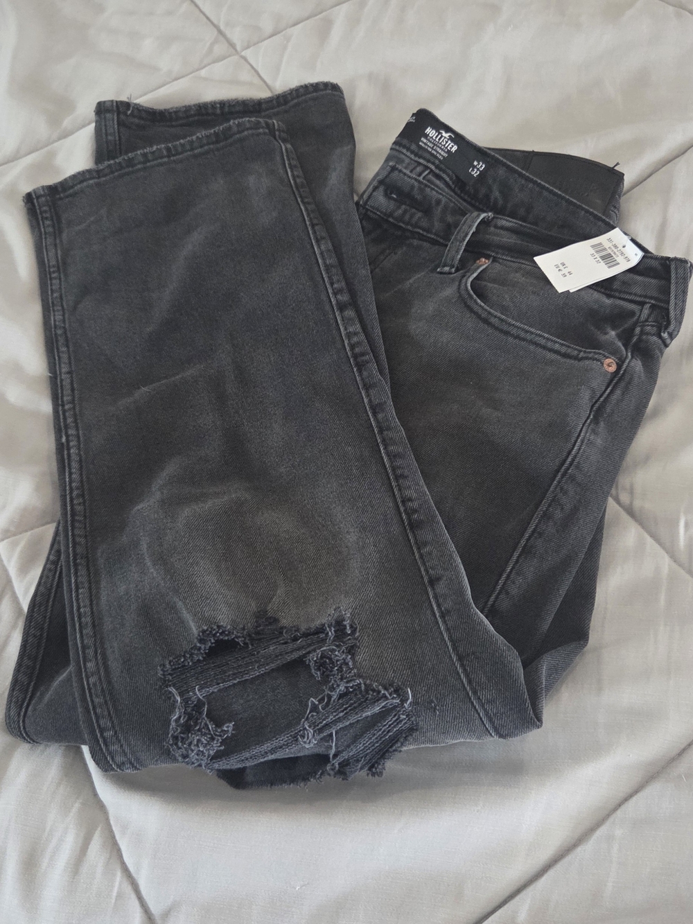 Hollister Men's Washed Black Straight Jeans with Knee Distress